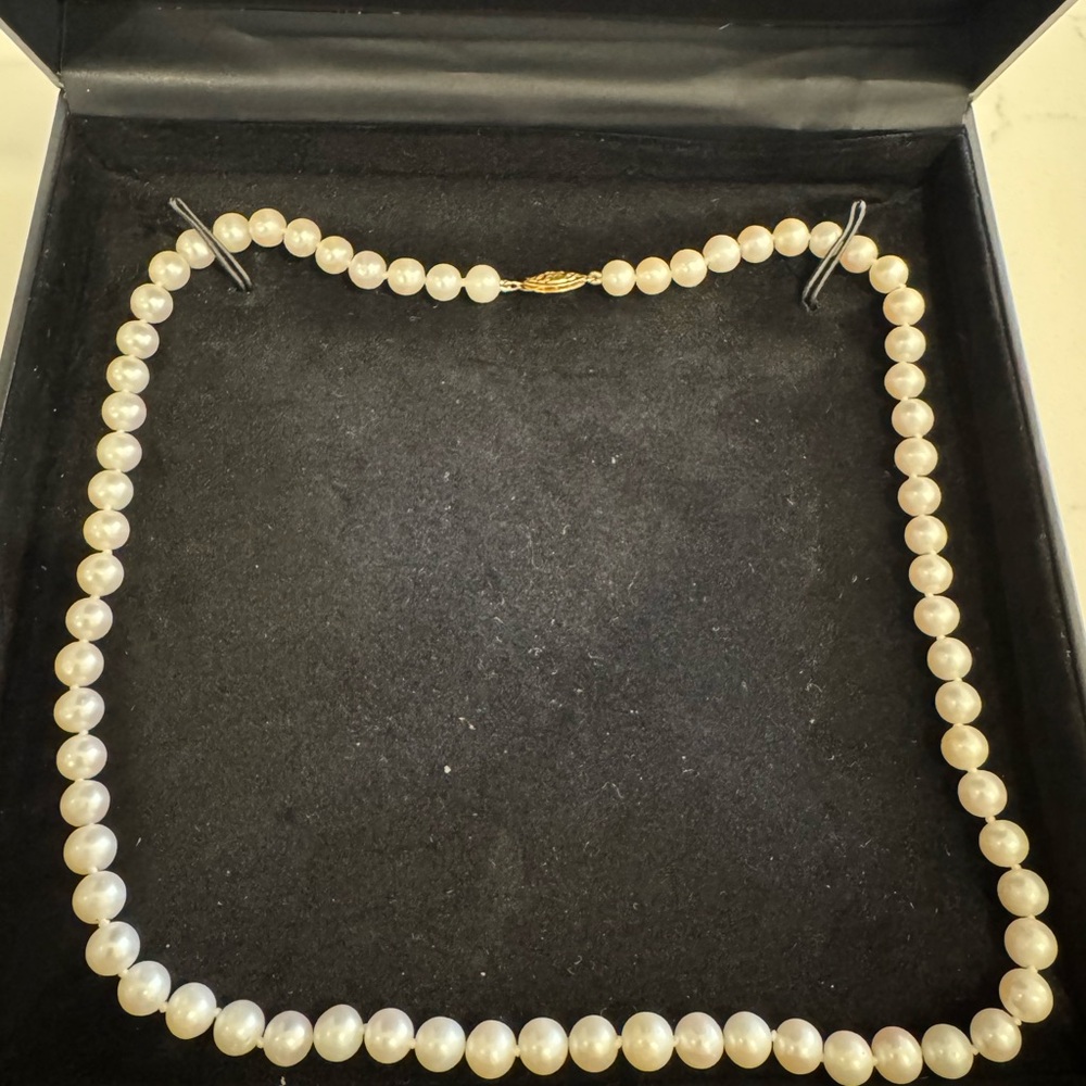 Elegant Pearl Necklace